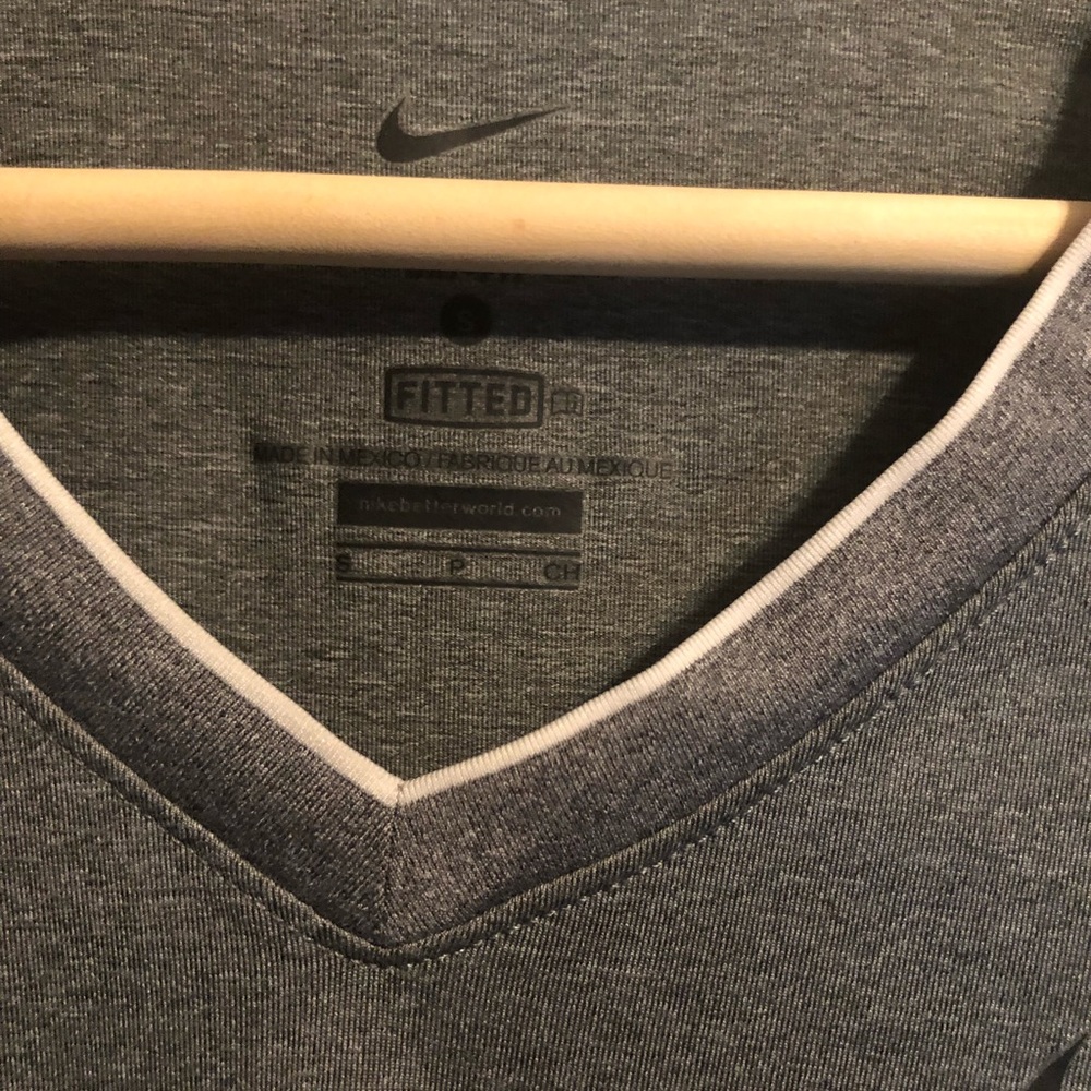 Women’s Nike Training short sleeve top Sz Small - Picture 2 of 5